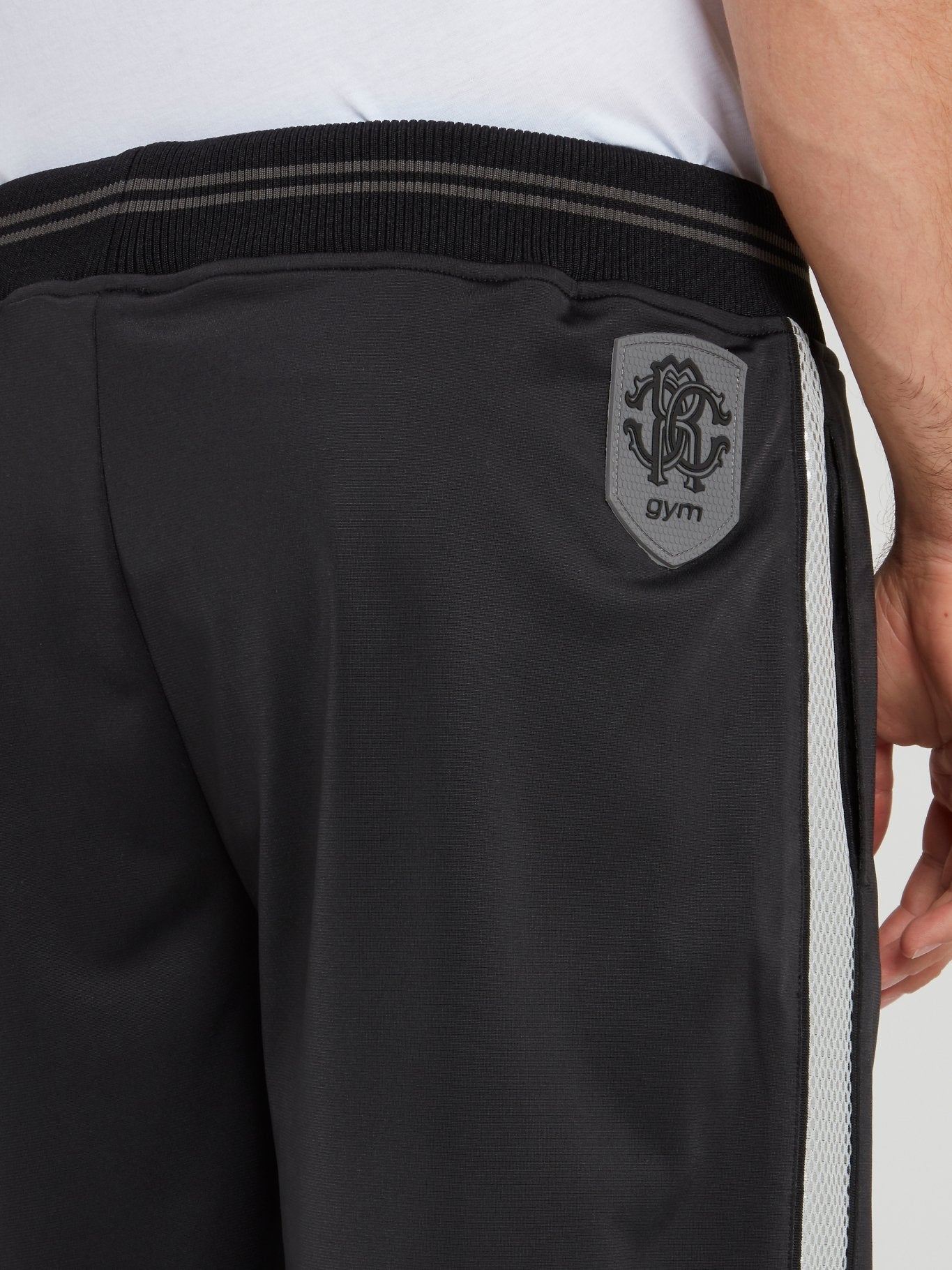 Черные шорты на резинке в полоску