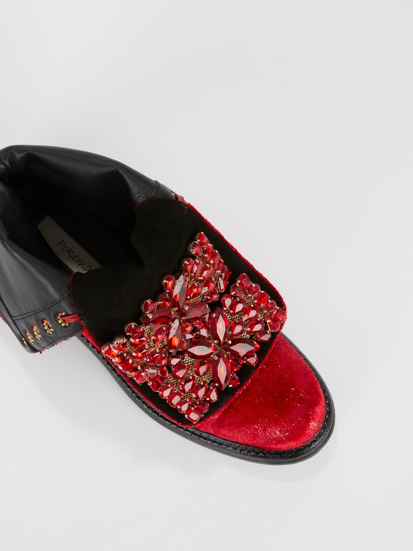 Красные ботинки с кристаллами