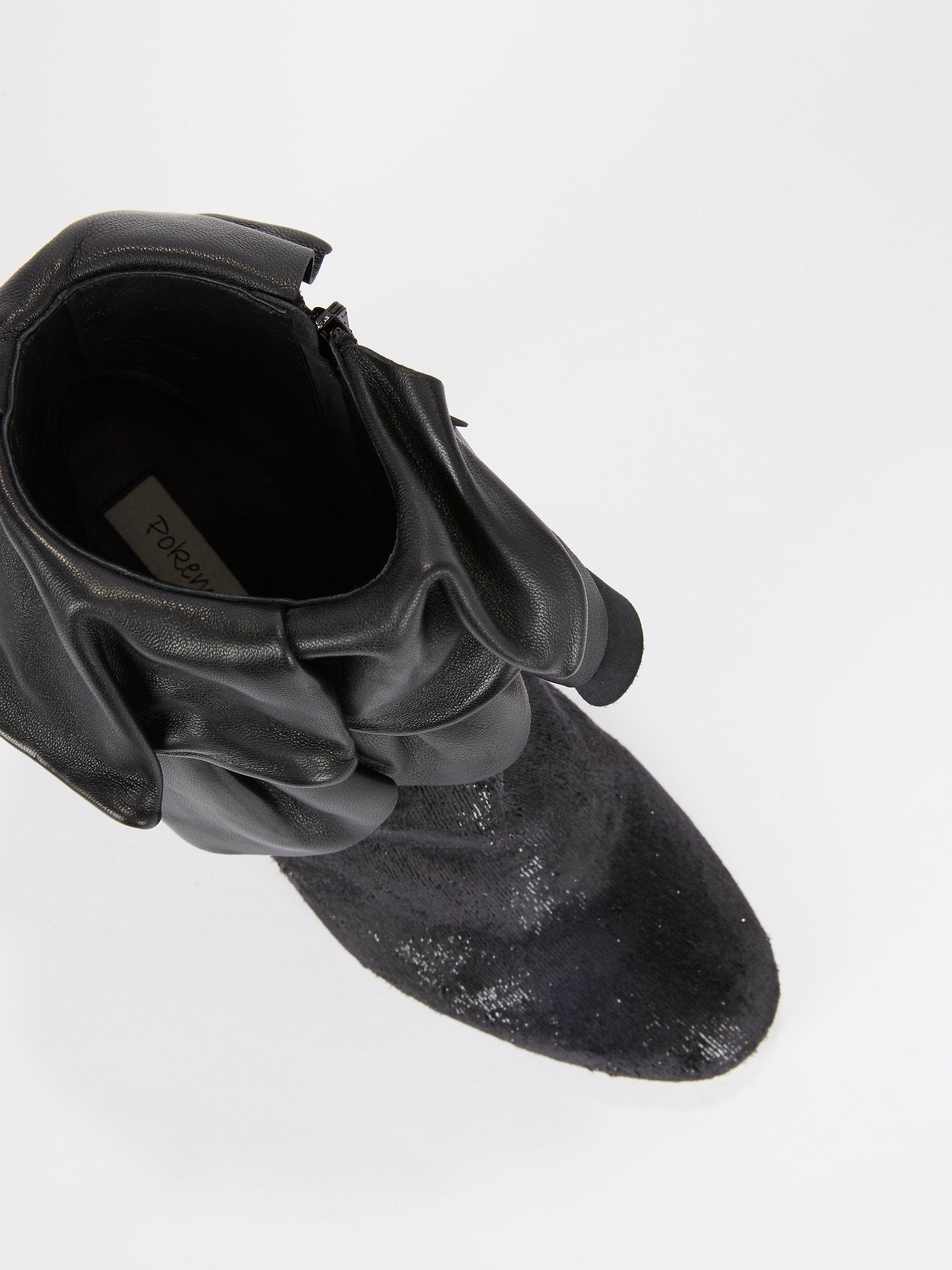 Черные полусапожки с оборками