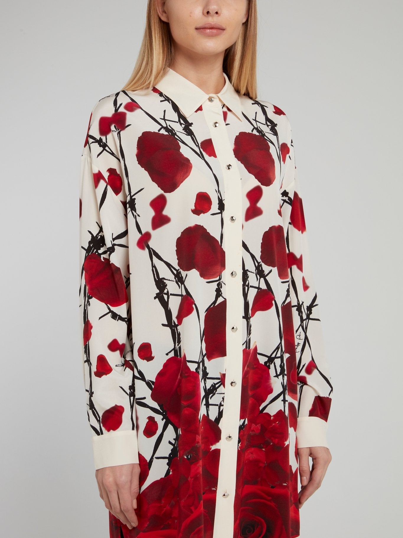 Бежевая длинная рубашка с цветочным принтом