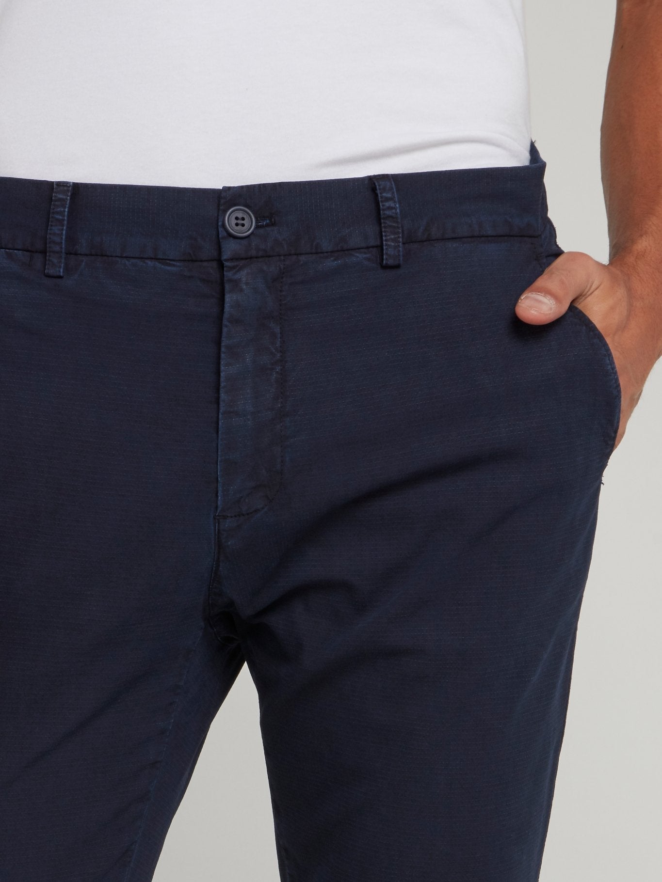 Темно-синие облегающие брюки