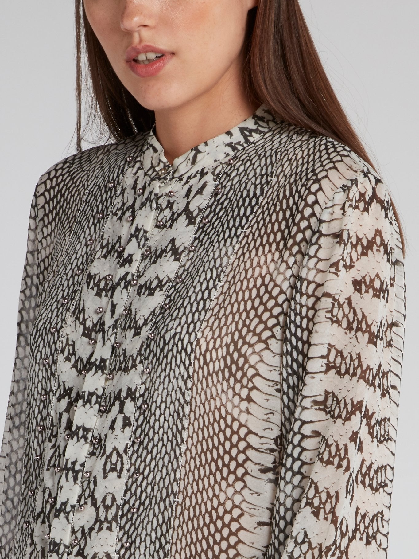 Блузка с эффектом змеиной кожи
