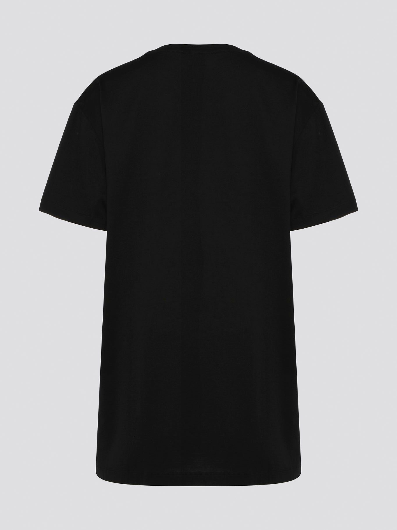 Step up your streetwear game with this Roberto Cavalli Black Logo Print Oversized T-Shirt. Emblazoned with the brand's iconic logo in a bold graphic print, this tee is sure to make a statement wherever you go. The oversized fit adds a touch of urban edge, perfect for pairing with your favorite jeans or joggers for a stylish yet comfortable look.