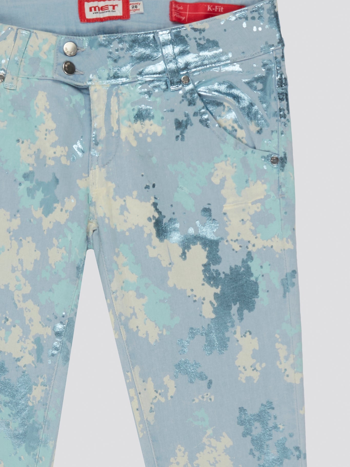 Step out in style with our innovative Blue Camo Jeans from Met Injeans! These statement-making jeans feature a trendy blue camouflage print that will have heads turning wherever you go. Made with high-quality denim and a comfortable fit, these jeans are perfect for those who want to stand out from the crowd.