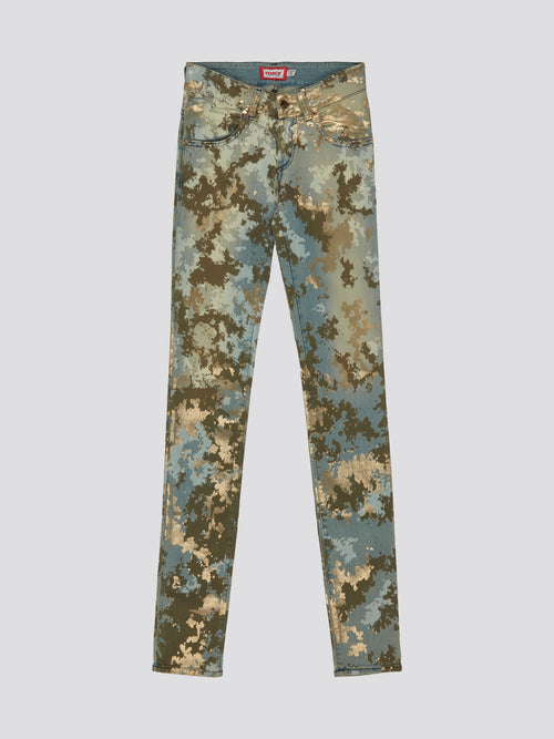 Step into style with our Camo Skinny Fit Denim Jeans from Met Injeans! These jeans are designed to make a statement with their unique camouflage print, while still maintaining a sleek and flattering fit. Perfect for those looking to add a trendy edge to their wardrobe, these jeans are a must-have for any fashion-forward individual.