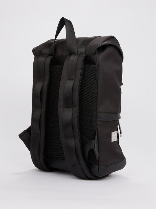 Черный рюкзак с логотипом на ремешках