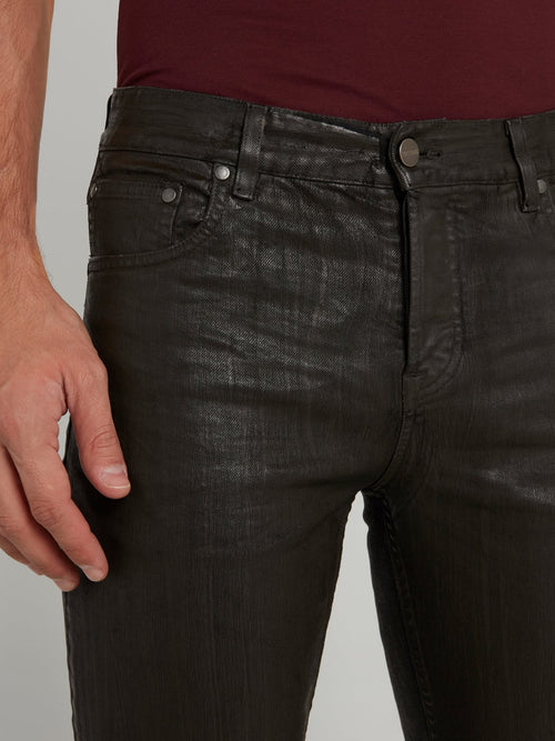 Черные зауженные брюки с эффектом металлик