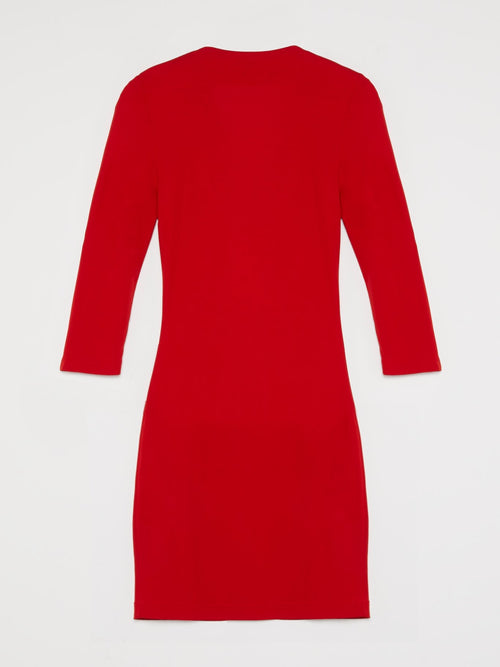 Красное платье с драпировкой и бахромой на вороте