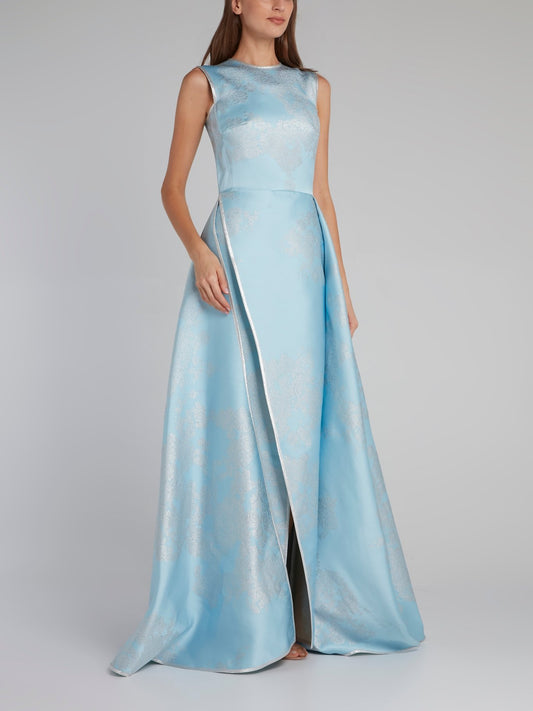 Голубое расклешенное платье с цветочным принтом и разрезом