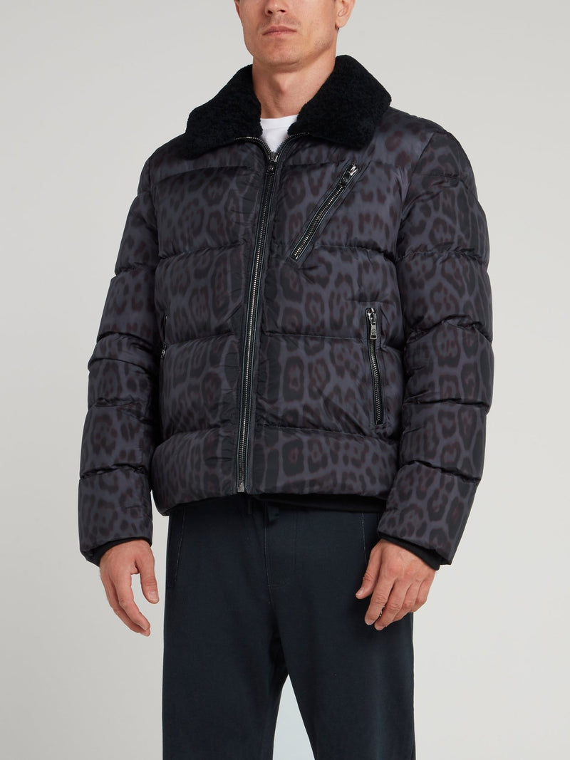 Теплая куртка с леопардовым принтом и меховым воротником