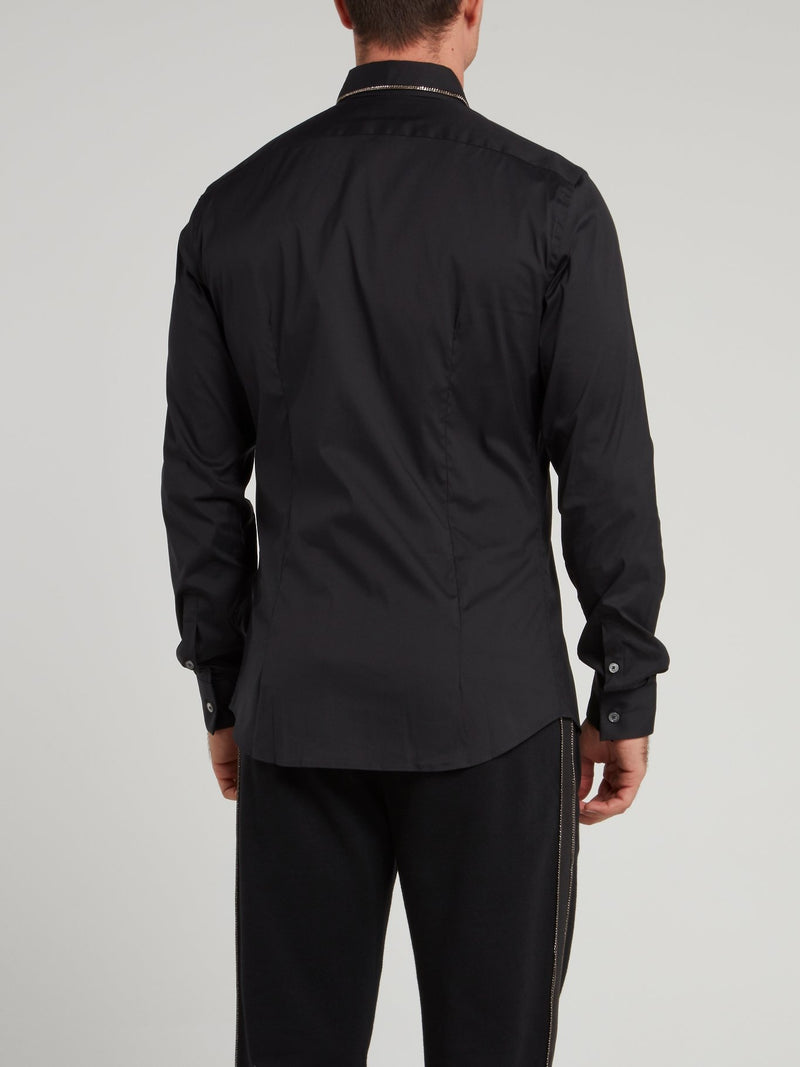 Черная рубашка с длинными рукавами с цепочкой