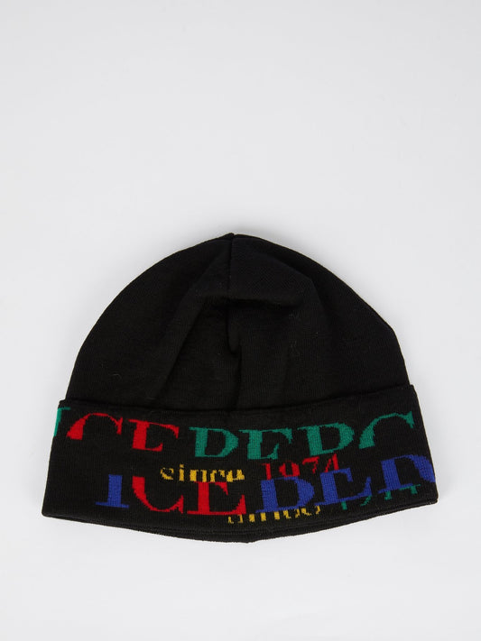 Черная трикотажная шапка с разноцветным логотипом